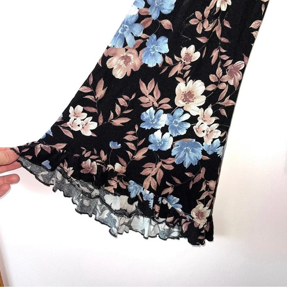 American Eagle Crepe Black Floral Print Wrap Front Bell Sleeve Top Small Women’s - Picture 4 of 11